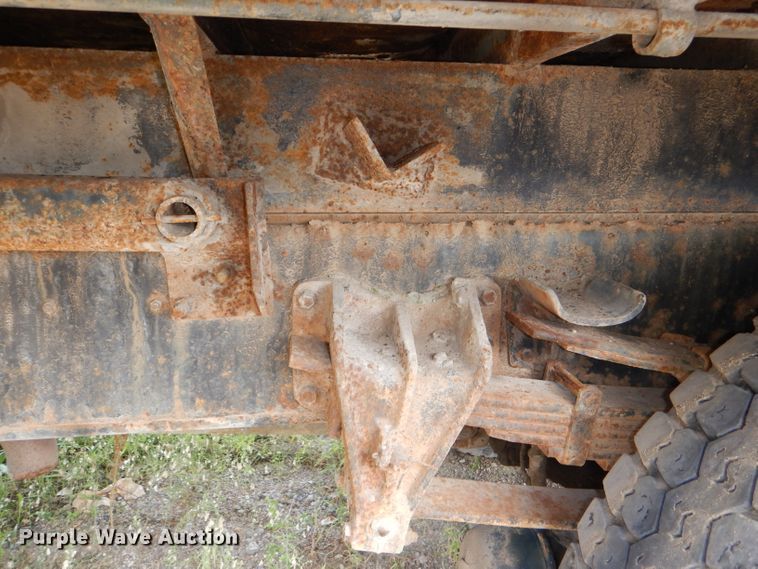 image for item DI2639 2001 International 4900 dump truck