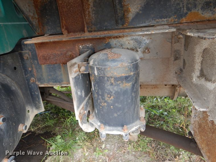 image for item DI2639 2001 International 4900 dump truck