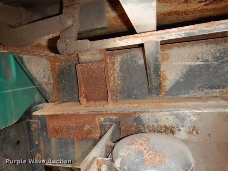 image for item DI2639 2001 International 4900 dump truck