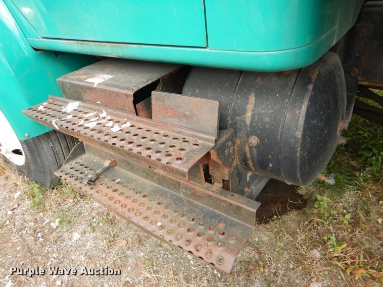 image for item DI2639 2001 International 4900 dump truck