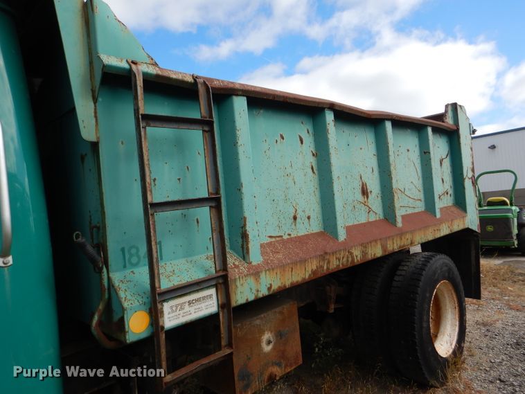 image for item DI2639 2001 International 4900 dump truck