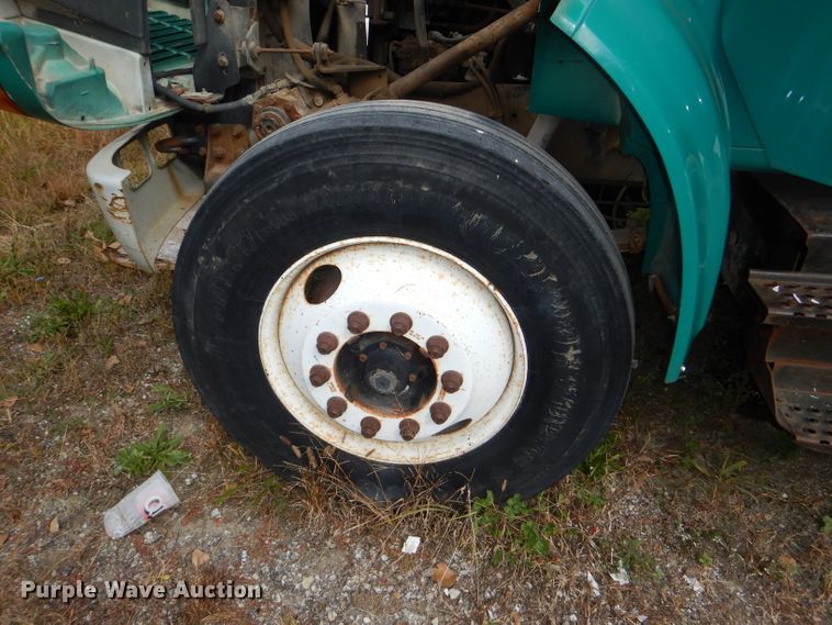 image for item DI2639 2001 International 4900 dump truck