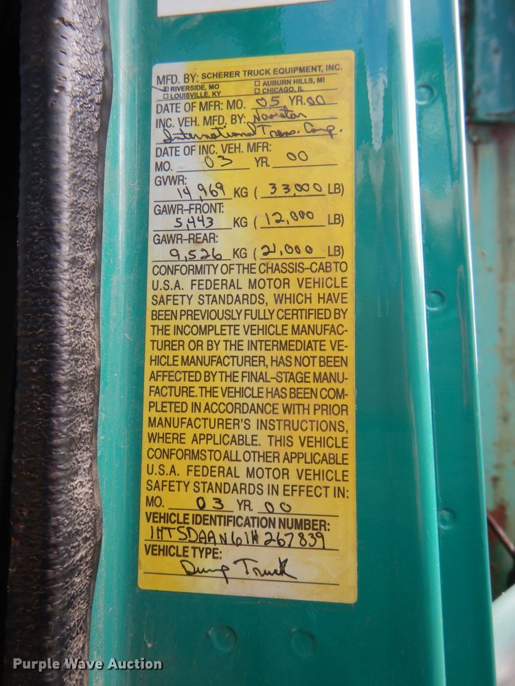 image for item DI2639 2001 International 4900 dump truck