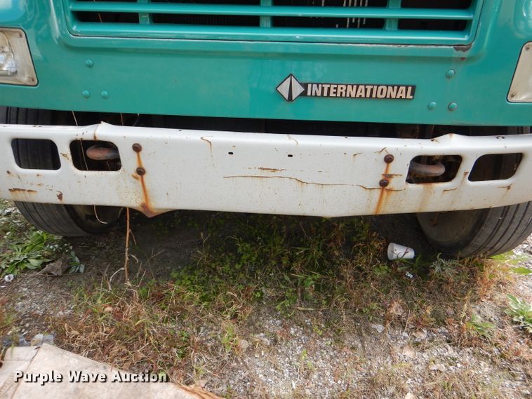 image for item DI2639 2001 International 4900 dump truck