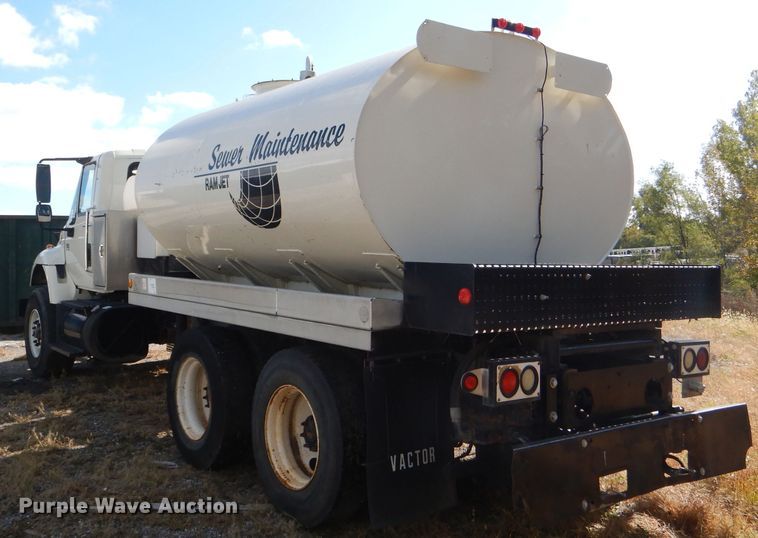 image for item DI2640 2004 International 7400 sewer jetter truck