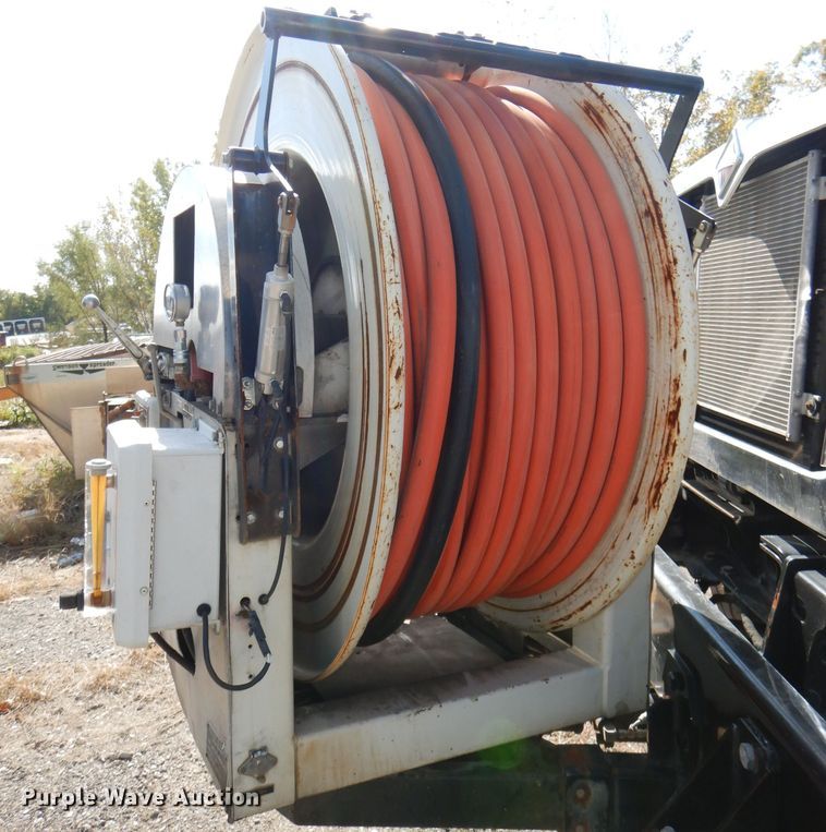 image for item DI2640 2004 International 7400 sewer jetter truck