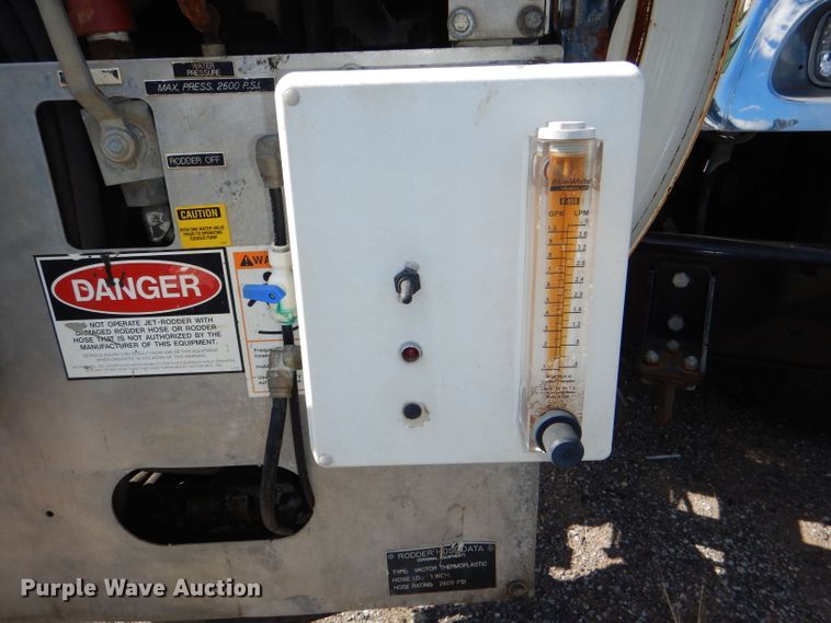 image for item DI2640 2004 International 7400 sewer jetter truck