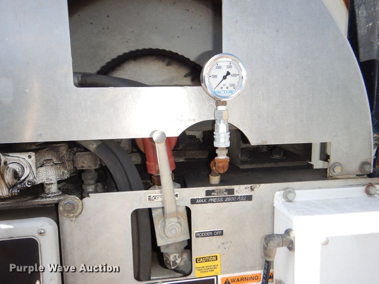 image for item DI2640 2004 International 7400 sewer jetter truck