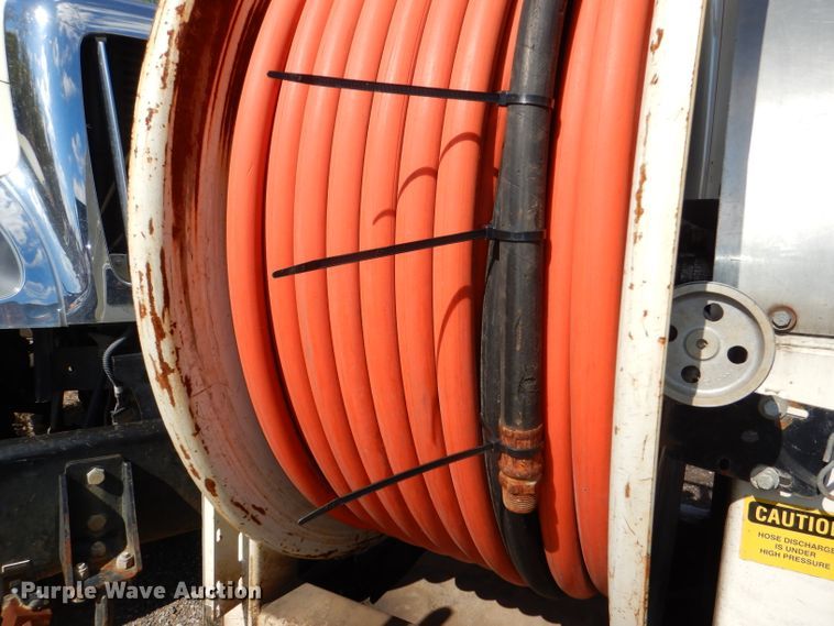 image for item DI2640 2004 International 7400 sewer jetter truck