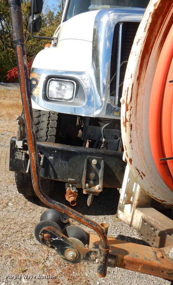 image for item DI2640 2004 International 7400 sewer jetter truck