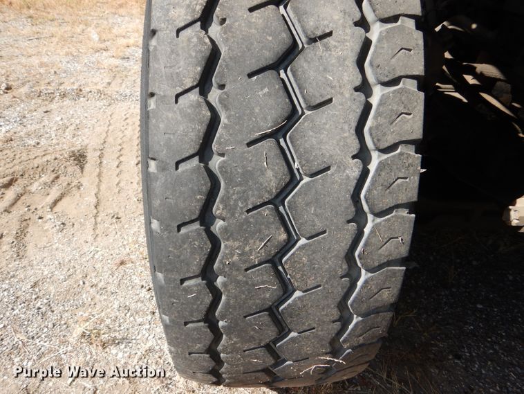 image for item DI2640 2004 International 7400 sewer jetter truck