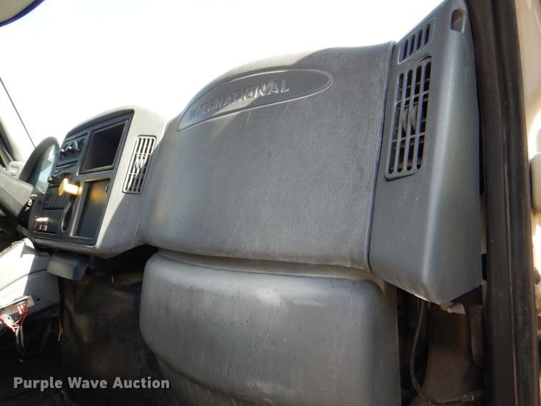 image for item DI2640 2004 International 7400 sewer jetter truck