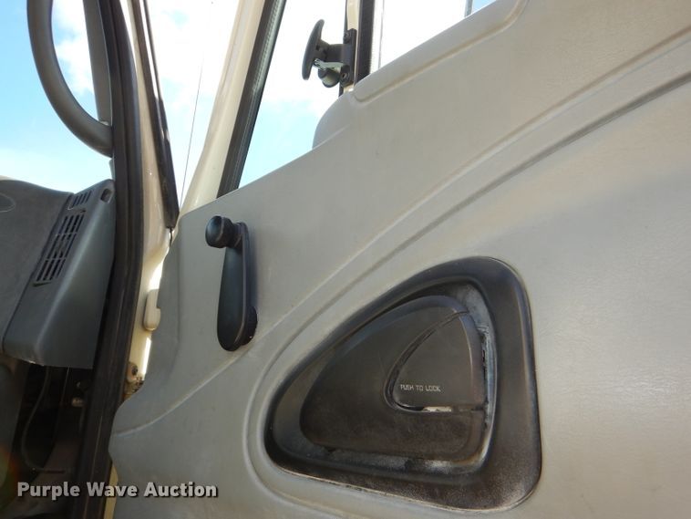 image for item DI2640 2004 International 7400 sewer jetter truck