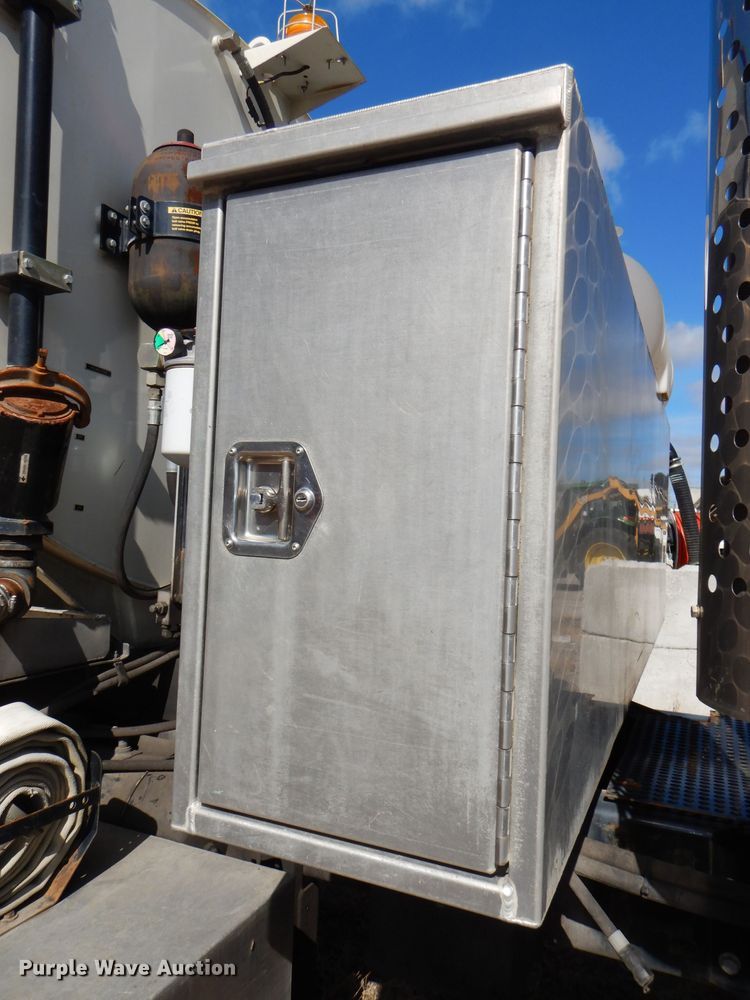 image for item DI2640 2004 International 7400 sewer jetter truck