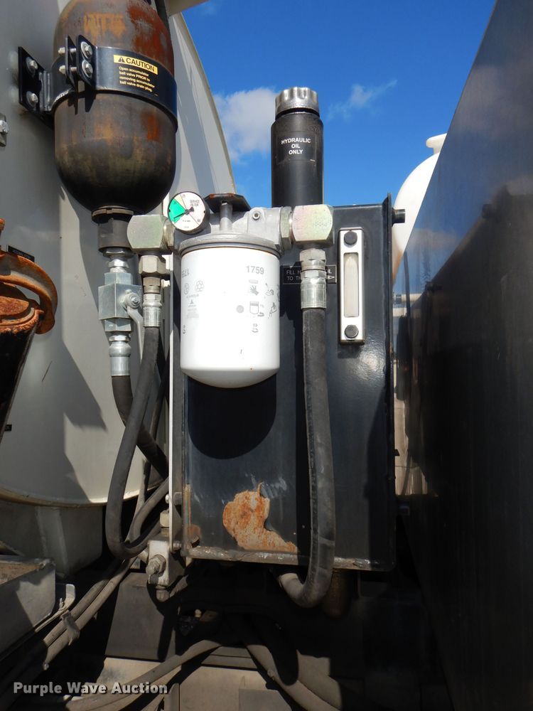 image for item DI2640 2004 International 7400 sewer jetter truck