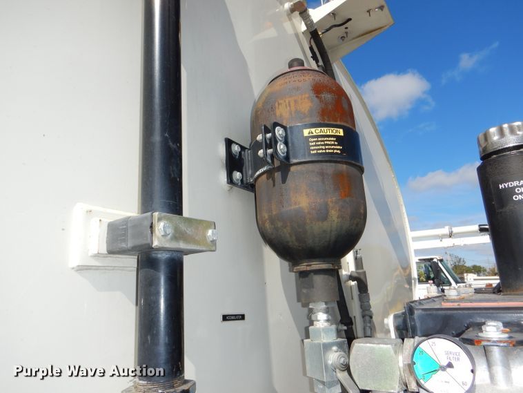 image for item DI2640 2004 International 7400 sewer jetter truck