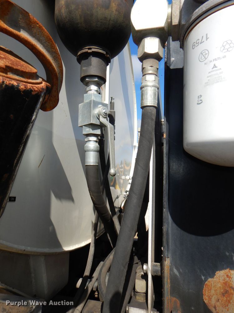 image for item DI2640 2004 International 7400 sewer jetter truck