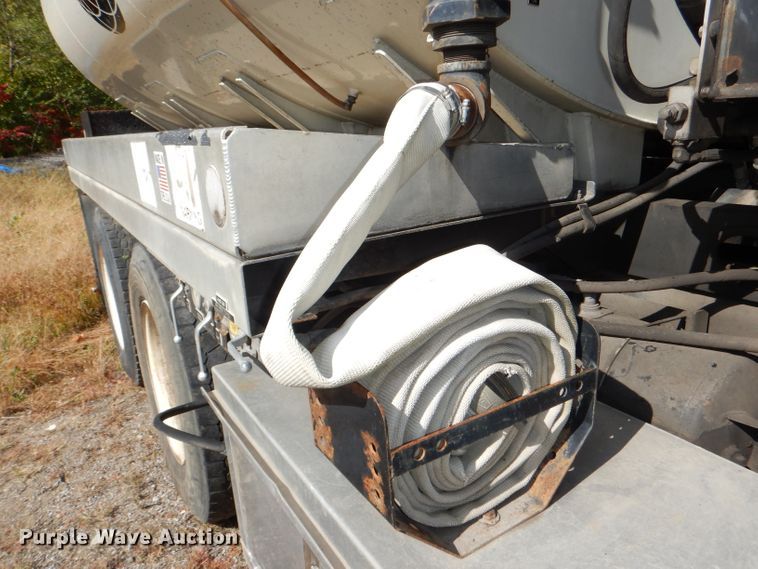 image for item DI2640 2004 International 7400 sewer jetter truck
