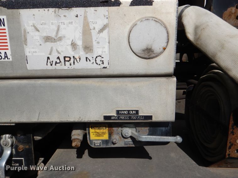 image for item DI2640 2004 International 7400 sewer jetter truck