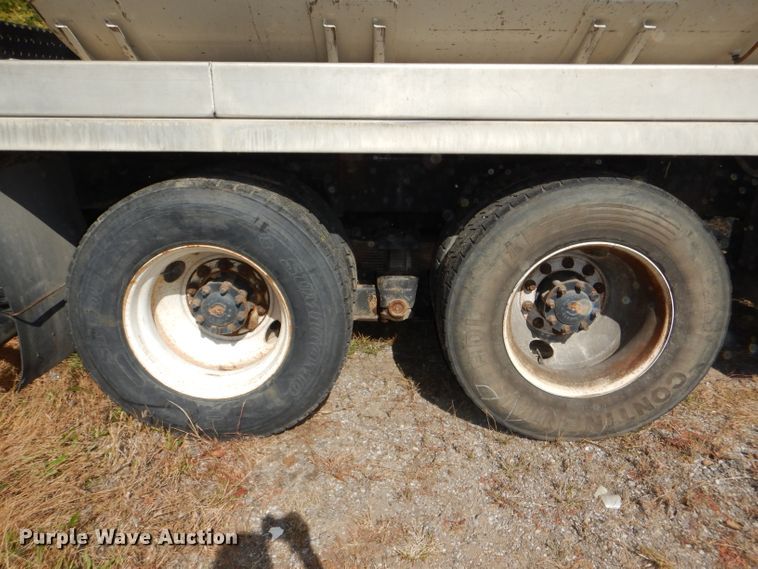 image for item DI2640 2004 International 7400 sewer jetter truck