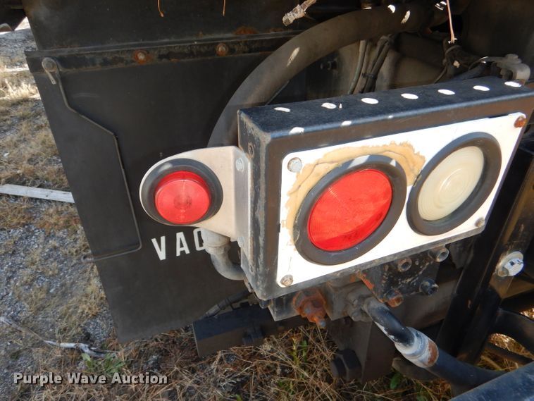 image for item DI2640 2004 International 7400 sewer jetter truck