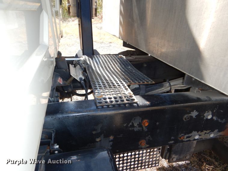 image for item DI2640 2004 International 7400 sewer jetter truck