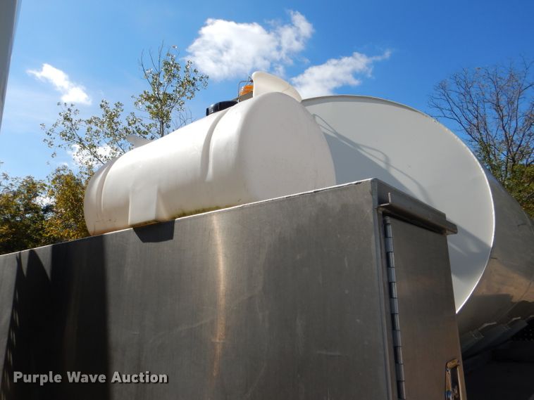 image for item DI2640 2004 International 7400 sewer jetter truck