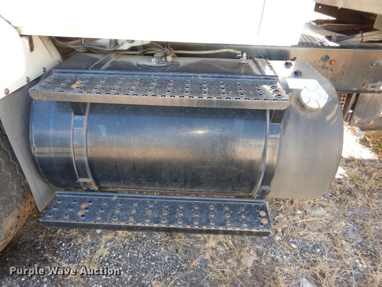 image for item DI2640 2004 International 7400 sewer jetter truck