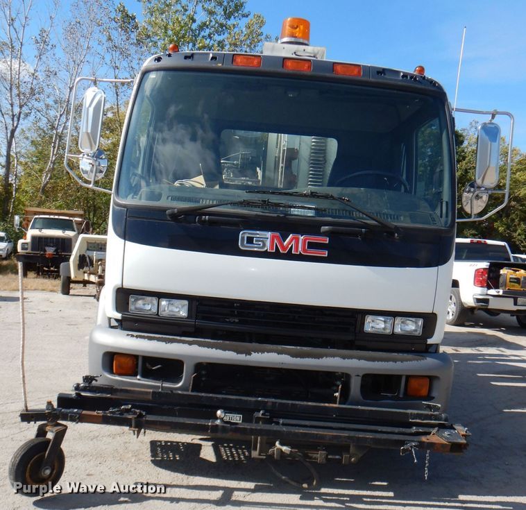 image for item DI2645 1999 GMC T6500 paint striper truck