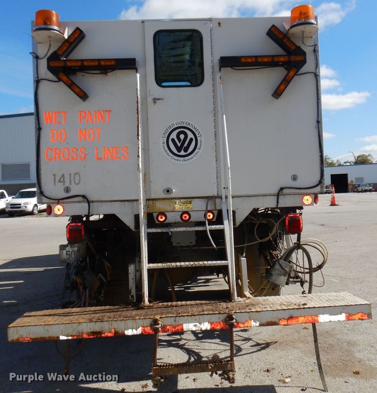 image for item DI2645 1999 GMC T6500 paint striper truck