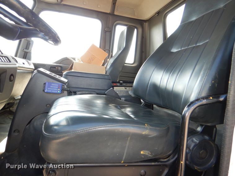 image for item DI2645 1999 GMC T6500 paint striper truck