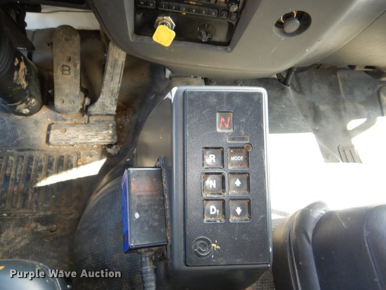 image for item DI2645 1999 GMC T6500 paint striper truck