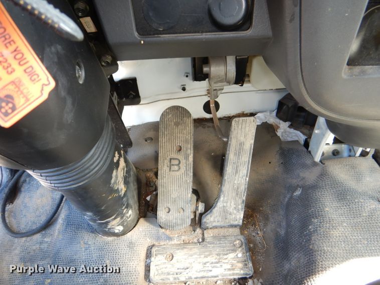 image for item DI2645 1999 GMC T6500 paint striper truck