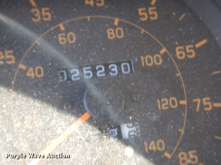 image for item DI2645 1999 GMC T6500 paint striper truck