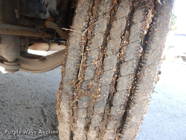 image for item DI2645 1999 GMC T6500 paint striper truck