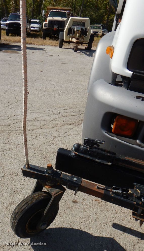 image for item DI2645 1999 GMC T6500 paint striper truck