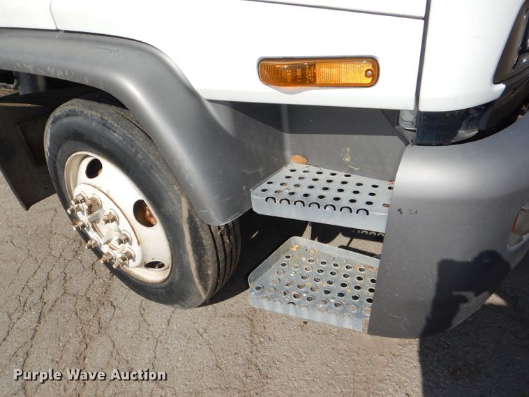 image for item DI2645 1999 GMC T6500 paint striper truck