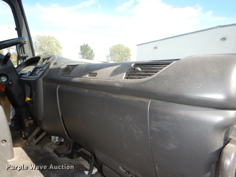 image for item DI2645 1999 GMC T6500 paint striper truck