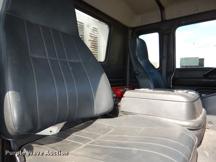 image for item DI2645 1999 GMC T6500 paint striper truck