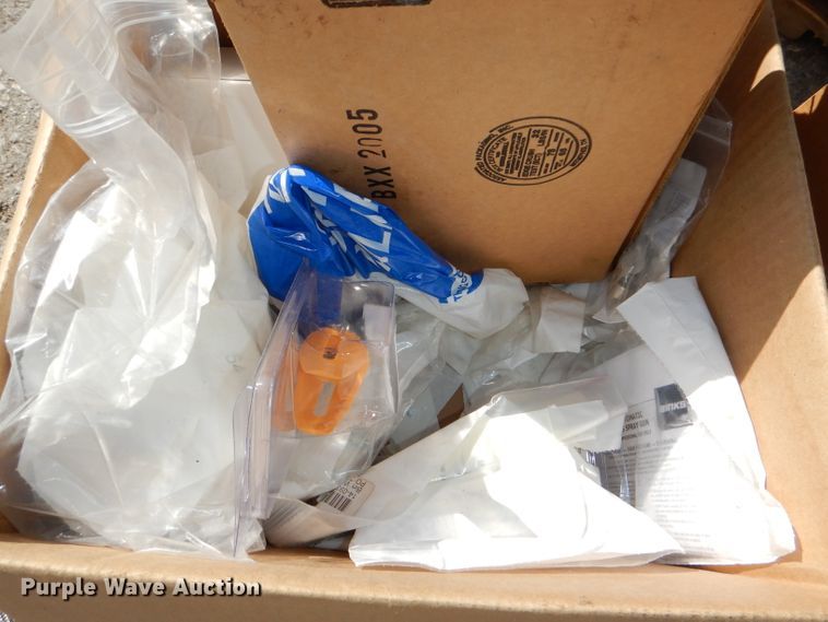 image for item DI2645 1999 GMC T6500 paint striper truck