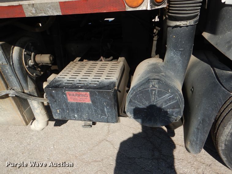 image for item DI2645 1999 GMC T6500 paint striper truck