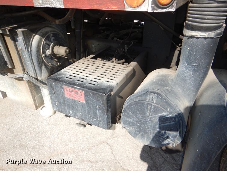 image for item DI2645 1999 GMC T6500 paint striper truck