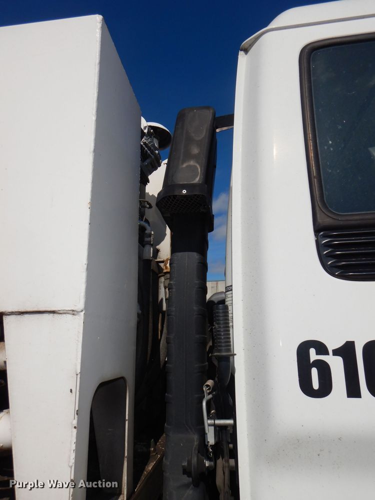 image for item DI2645 1999 GMC T6500 paint striper truck