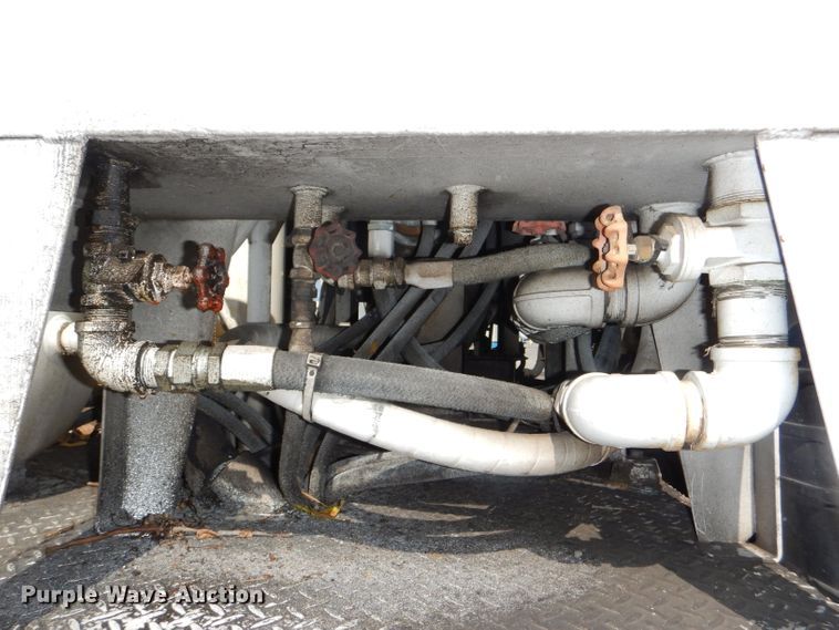 image for item DI2645 1999 GMC T6500 paint striper truck