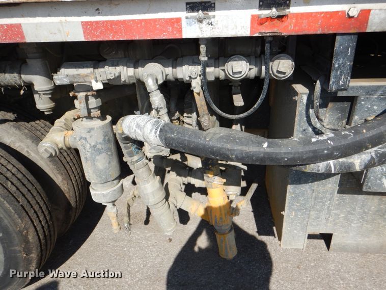 image for item DI2645 1999 GMC T6500 paint striper truck