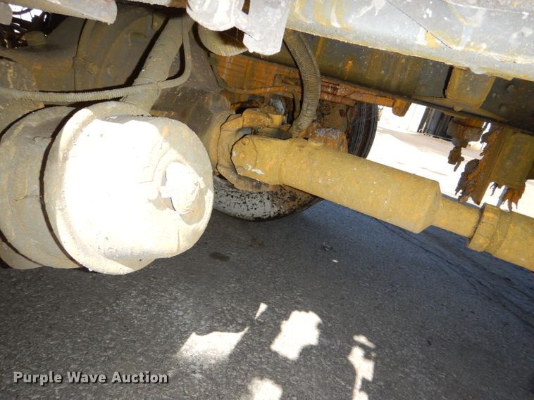 image for item DI2645 1999 GMC T6500 paint striper truck