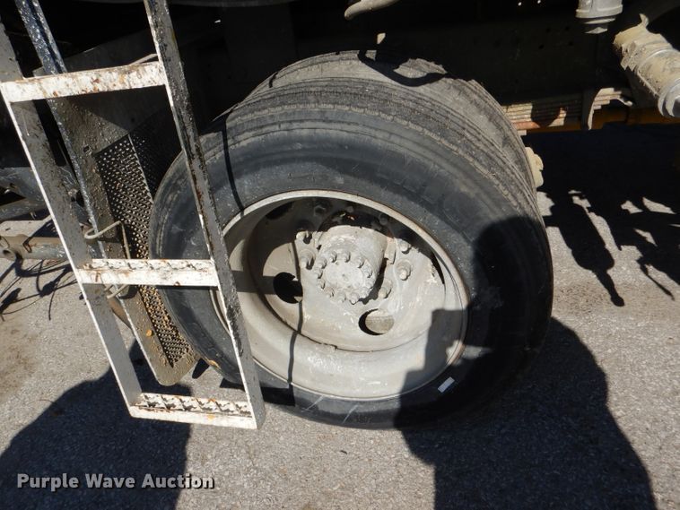 image for item DI2645 1999 GMC T6500 paint striper truck