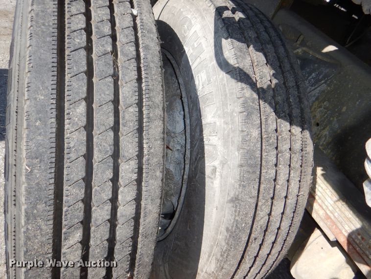 image for item DI2645 1999 GMC T6500 paint striper truck