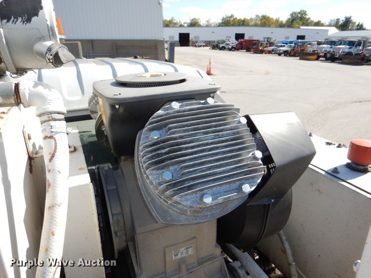 image for item DI2645 1999 GMC T6500 paint striper truck