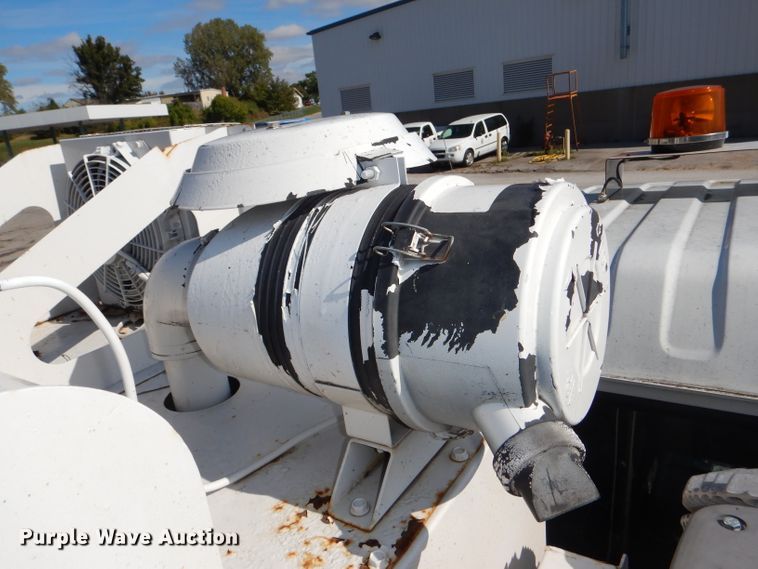 image for item DI2645 1999 GMC T6500 paint striper truck